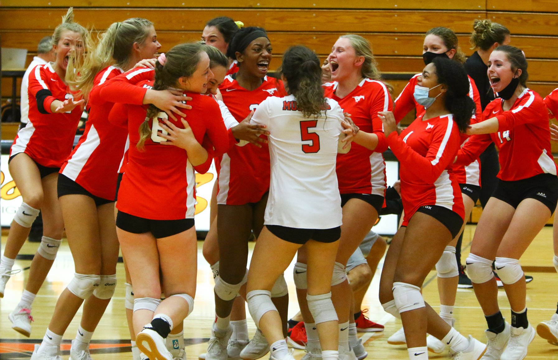 Gallery: 4A volleyball regional final: Crown Point vs. Munster